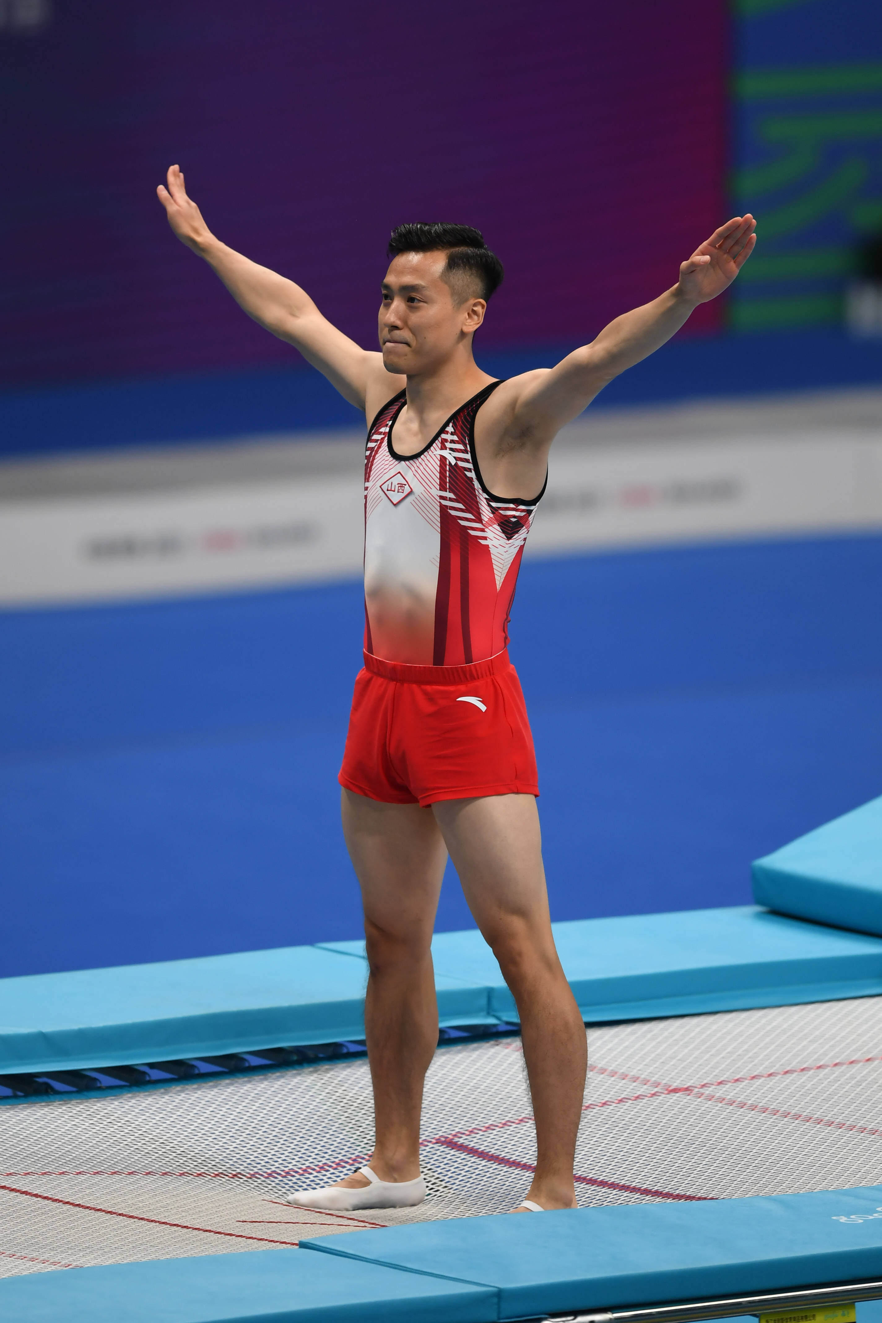 米兰体育-巴西蹦床选手踩出优美舞姿，问鼎冠军