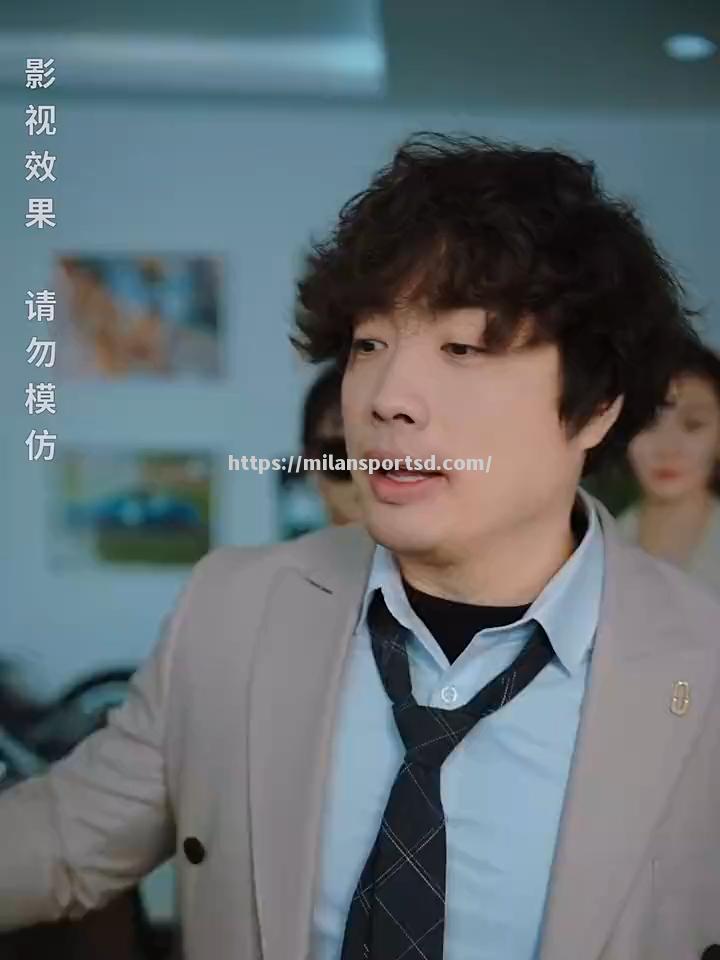 米兰体育-布莱梅队员大放异彩，豪取胜利走向巅峰
