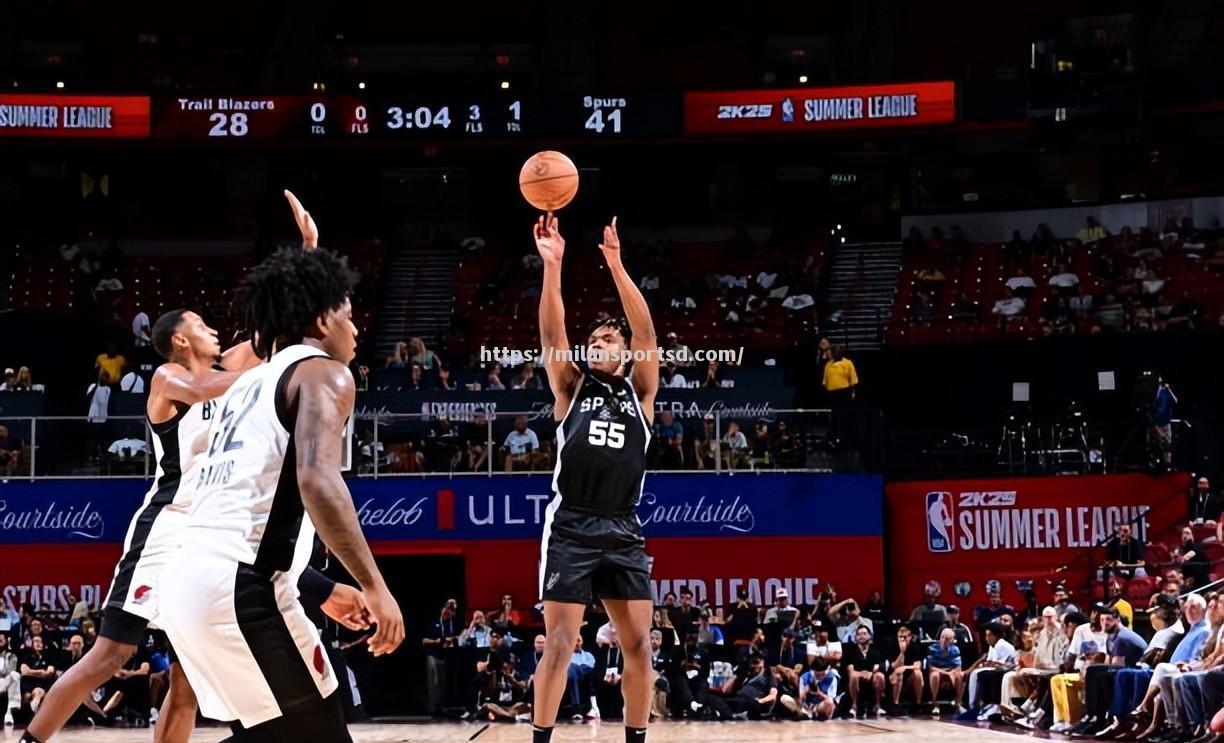 米兰体育-NBA赛事现场实录：球队全力以赴奋力拼搏