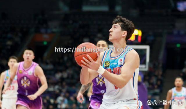 米兰体育-新疆男篮大比分战胜对手，战术相得益彰