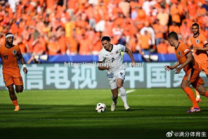 荷兰客场击败白俄罗斯，小组头名晋级